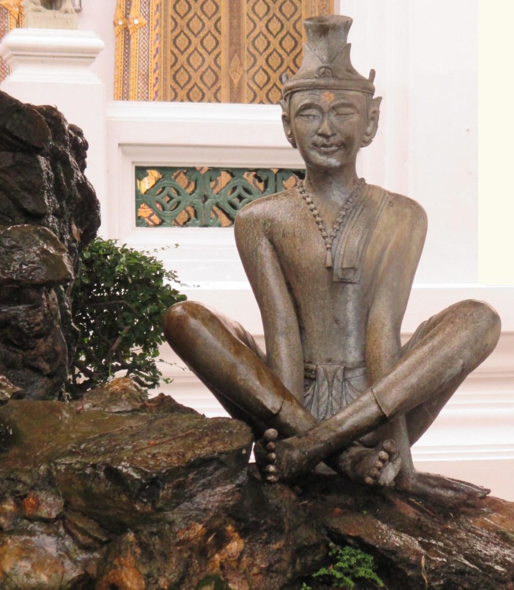 meditating statue Thailand